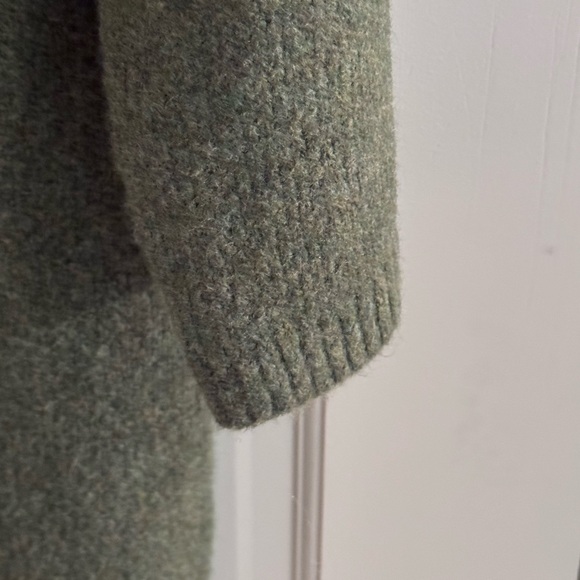 Abercrombie and Fitch women’s grey sweater dress - Picture 2 of 6